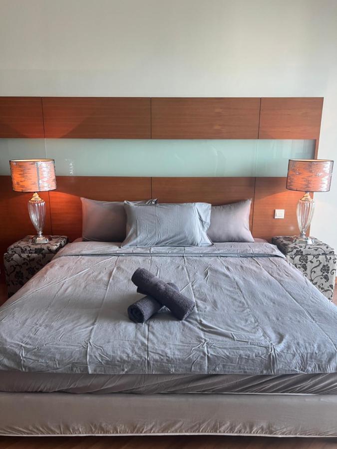 2bedroom Seaview @ Straits Quay *
