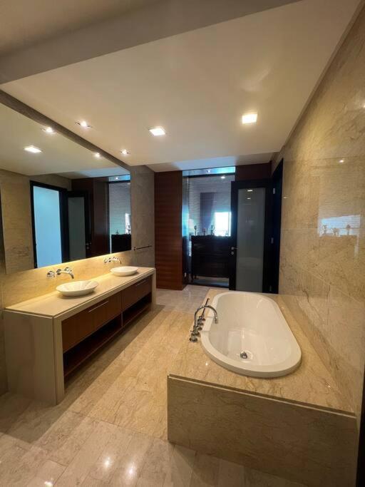Apartment 2bedroom Seaview @ Straits Quay