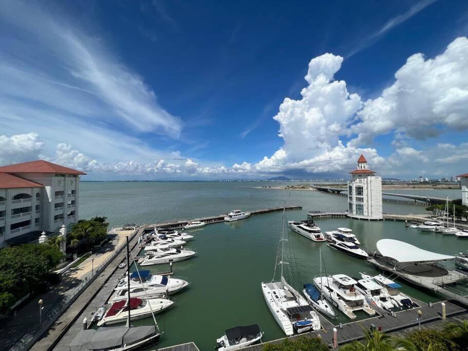 2bedroom Seaview @ Straits Quay *