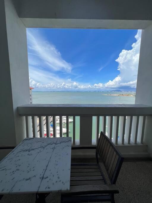 Apartment 2bedroom Seaview @ Straits Quay
