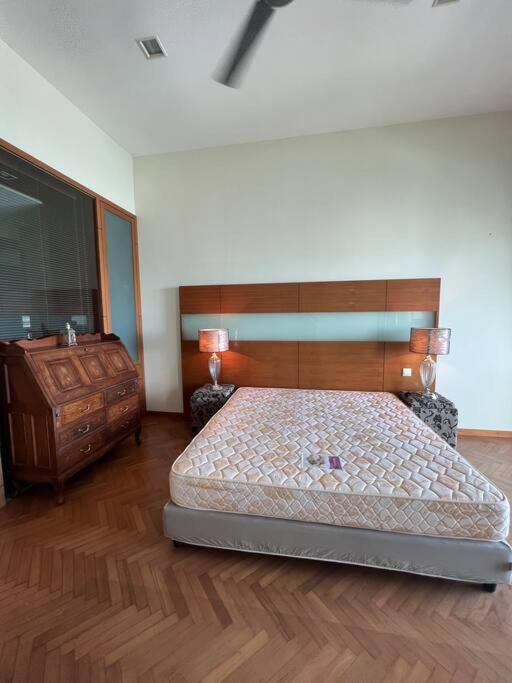 2bedroom Seaview @ Straits Quay Apartment *