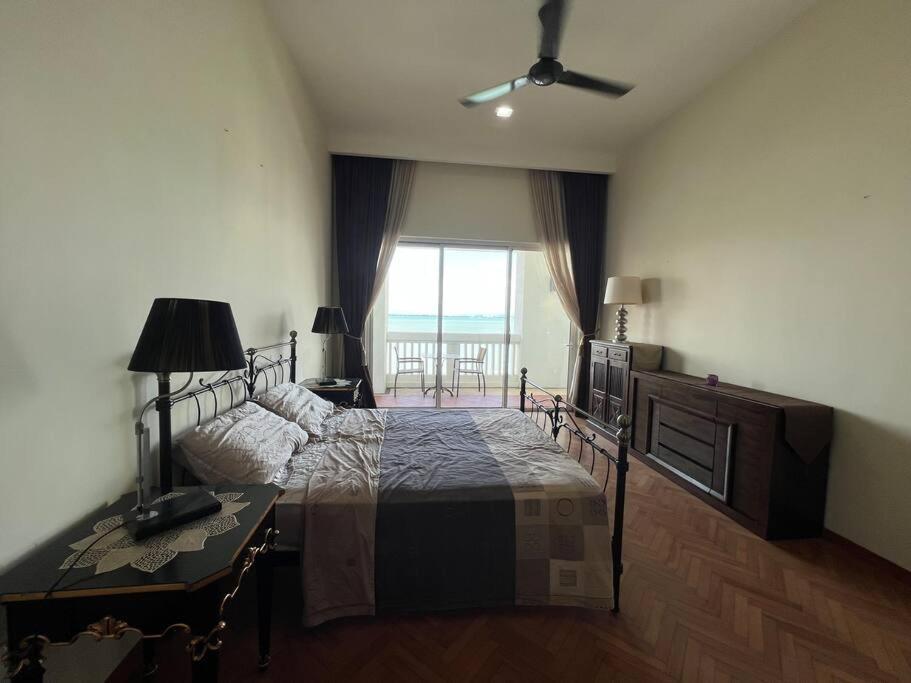 2bedroom Seaview @ Straits Quay Apartment